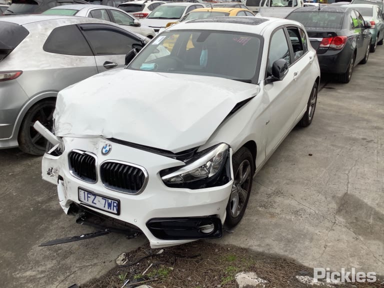 2016 BMW 1 SERIES FRONT (CENTRE), W/ SUNROOF CONTROLS & SOS BUTTON TYPE, F20, 06/11-04/19 63316827328 COURTESY LIGHT