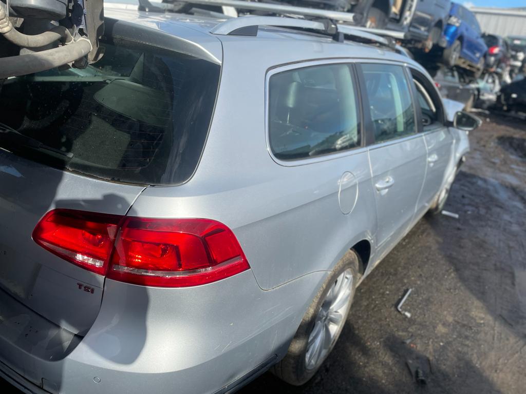 2013 VOLKSWAGEN PASSAT 3C/MK6 B7, ALLTRACK/WAGON, NON LED TYPE, 09/10-05/15 3AF945096E RIGHT TAILLIGHT