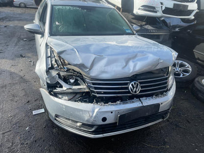Wrecking 2013 VOLKSWAGEN PASSAT for Used Parts VW1000
