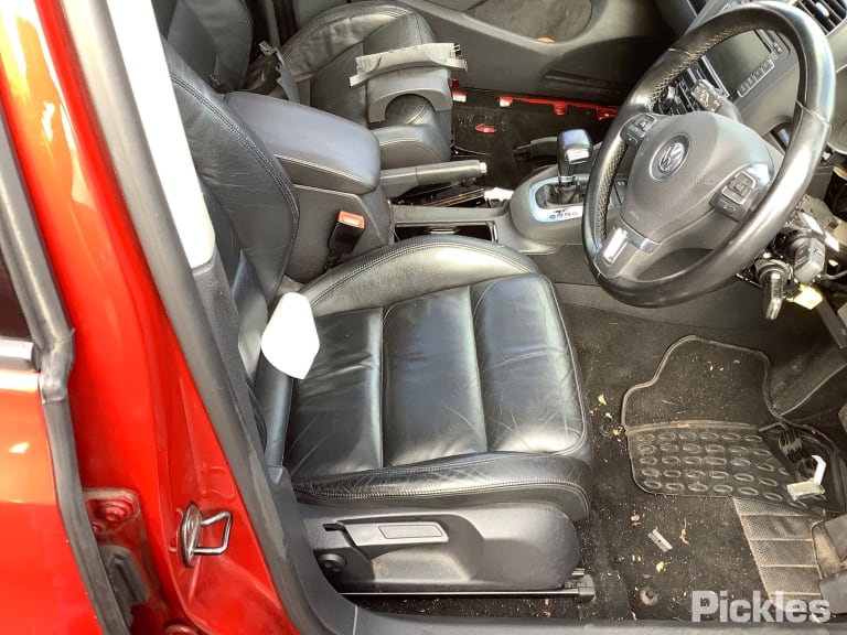 2010 VOLKSWAGEN GOLF GEN 6, NON GTi/R, HALOGEN TYPE, 12/08-03/13 5K2941005H LEFT HEADLAMP