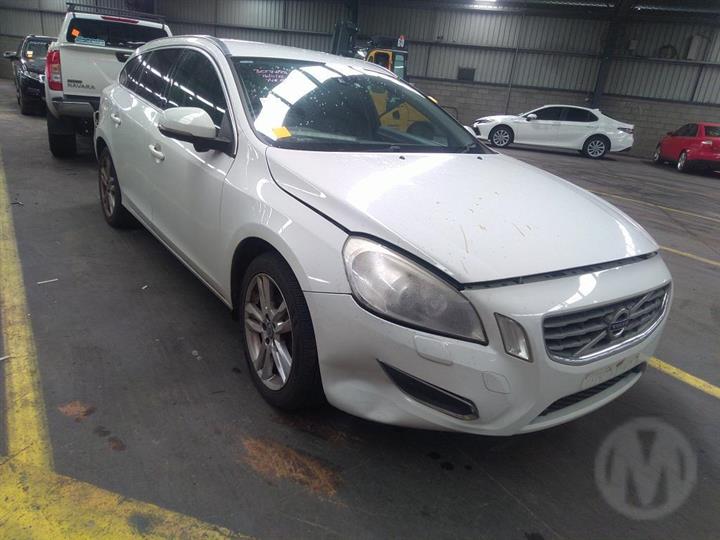 2012 VOLVO S60/V60 S60/V60, F SERIES, 12/10-11/13 31352074 RIGHT GUARD