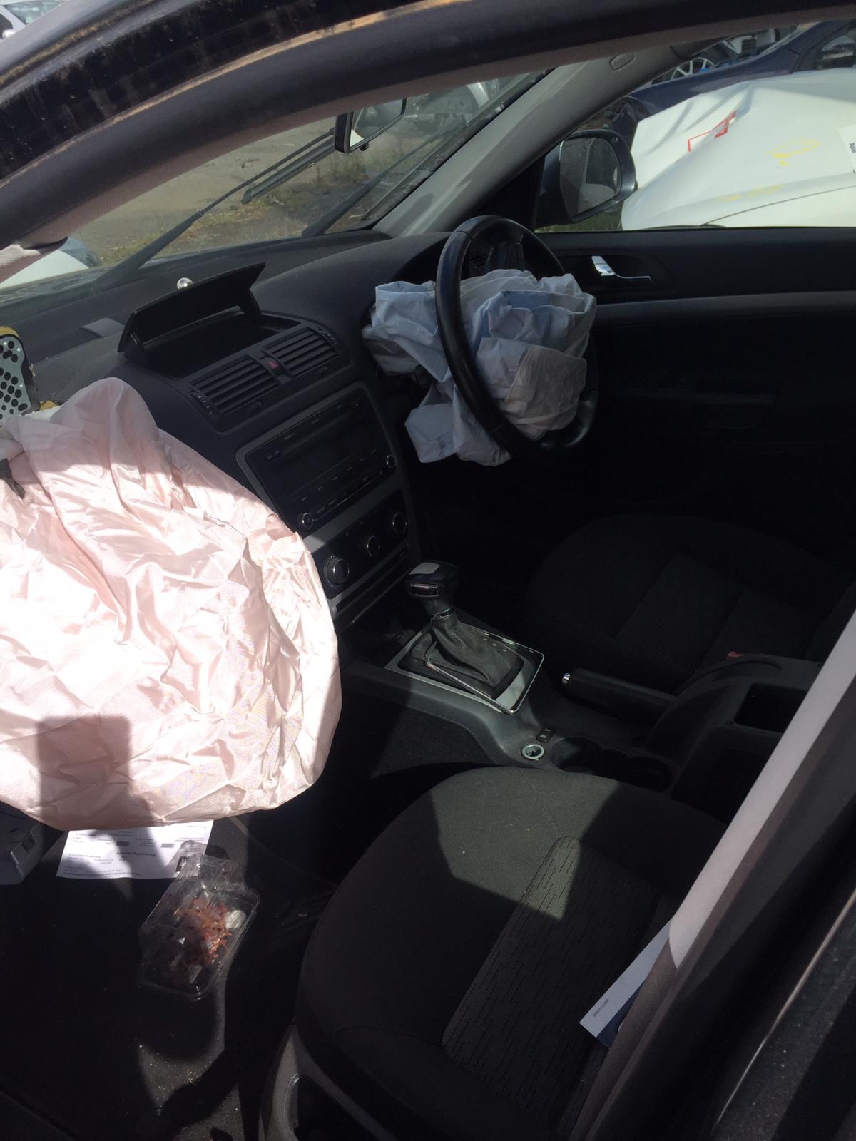 2013 SKODA OCTAVIA 1Z, LIFTBACK SEDAN/WAGON, 01/04-10/13 1Z0831056 RIGHT FRONT DOOR