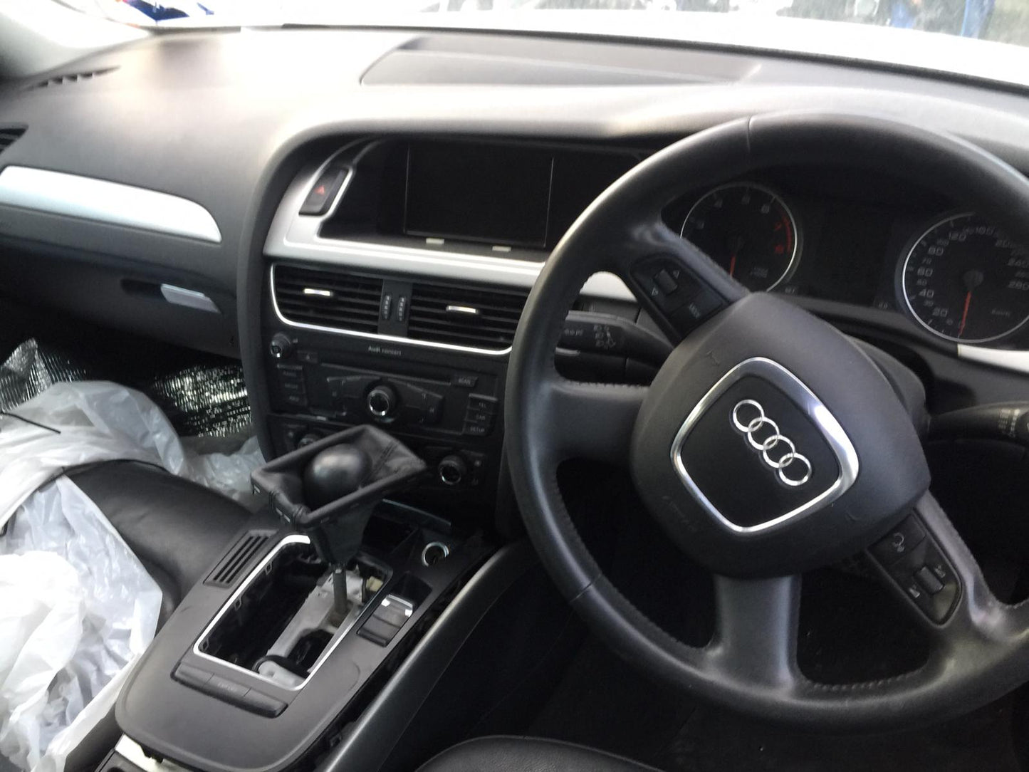 2009 AUDI A4 FRONT, W/ SUNROOF CONTROLS TYPE, BLACK, B8 8K, 04/08-06/12 8T0947140 COURTESY LIGHT