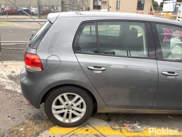 2009 VOLKSWAGEN GOLF GEN 6, HATCH, FRONT, NON SUNROOF TYPE, BEIGE, 10/08-03/13 1K0947105T COURTESY LIGHT