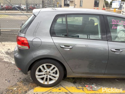 2009 VOLKSWAGEN GOLF GEN 6, HATCH, FRONT, NON SUNROOF TYPE, BEIGE, 10/08-03/13 1K0947105T COURTESY LIGHT