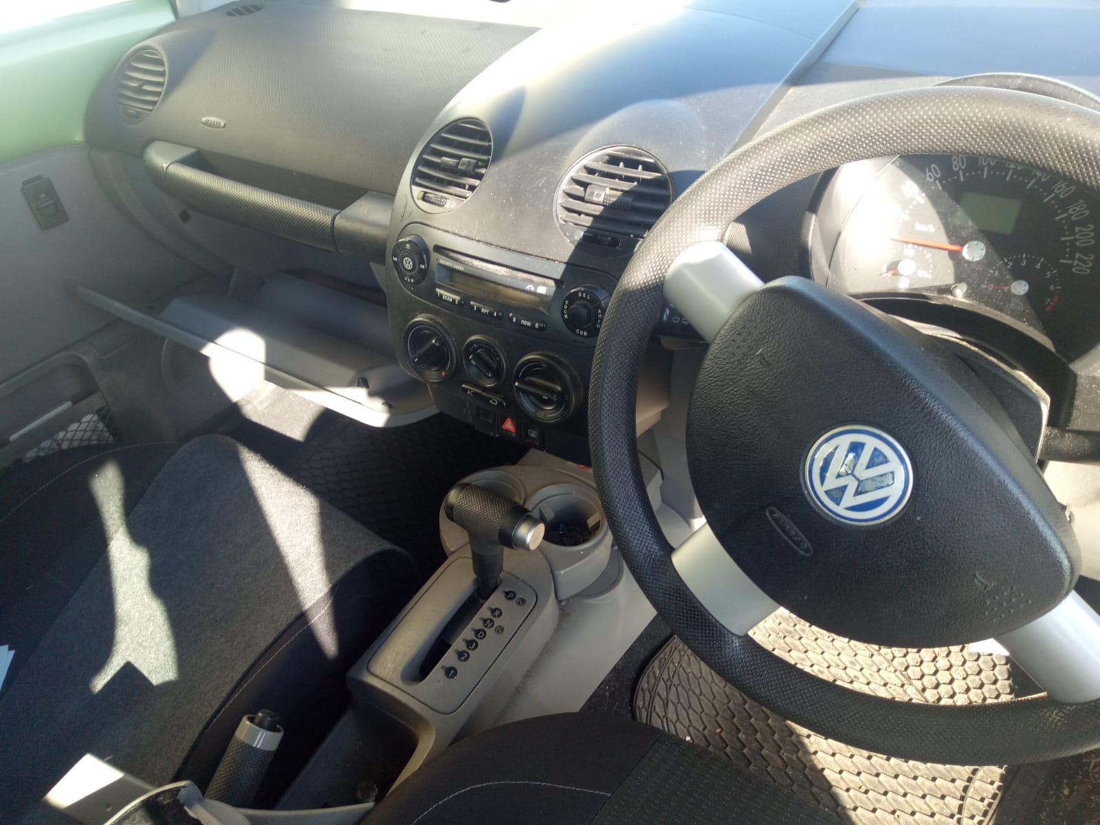 2001 VOLKSWAGEN BEETLE LEFT FRONT DOOR LOCK, 01/00-09/05 6X2837013C DOOR BOOT GATE LOCK