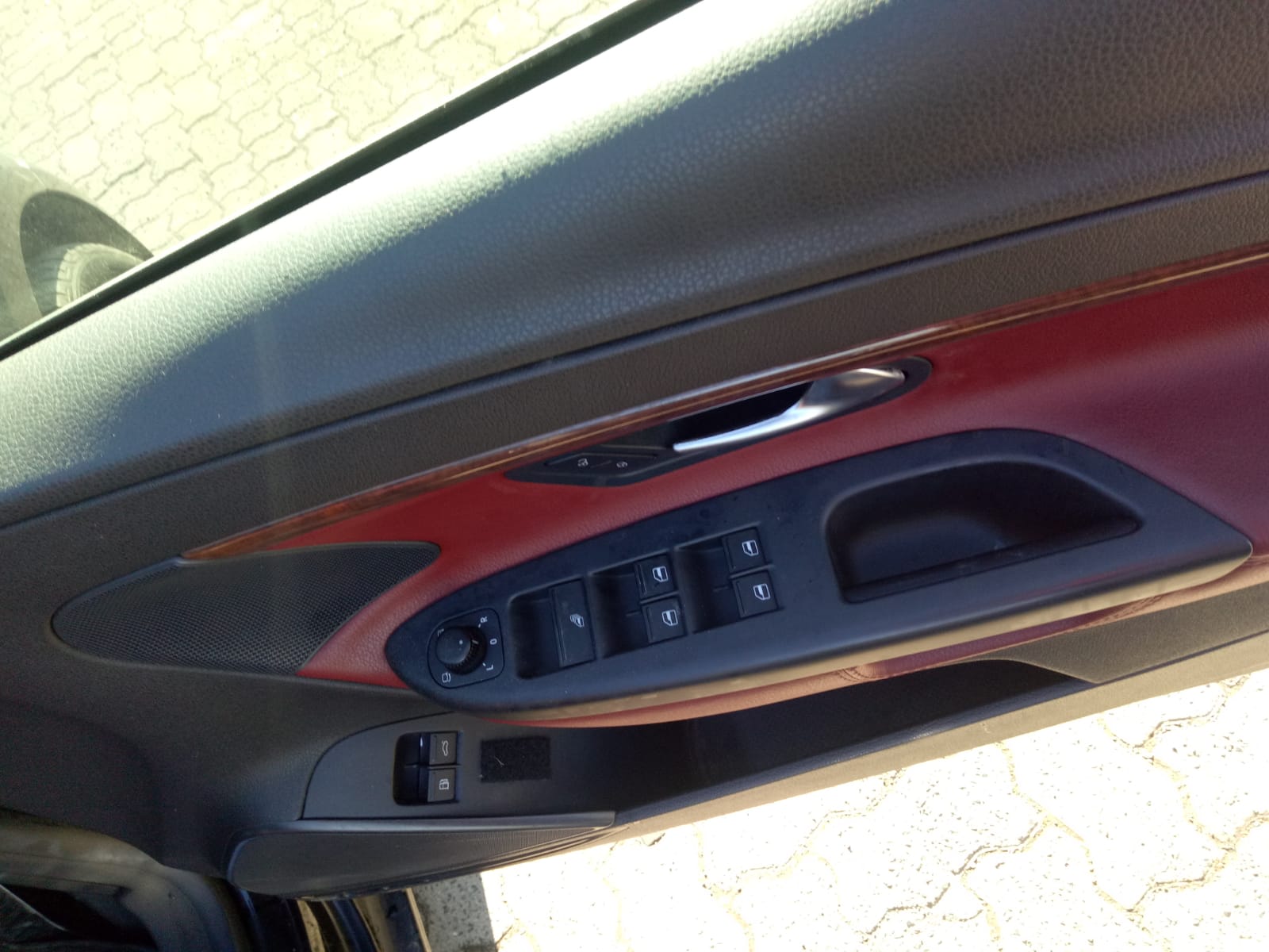 2007 VOLKSWAGEN EOS RH FRONT (MASTER SWITCH ASSY), W/O CHROME ON SWITCHES TYPE, 1F, 02/07-04/11 1K3959857A PWR DR WIND SWITCH