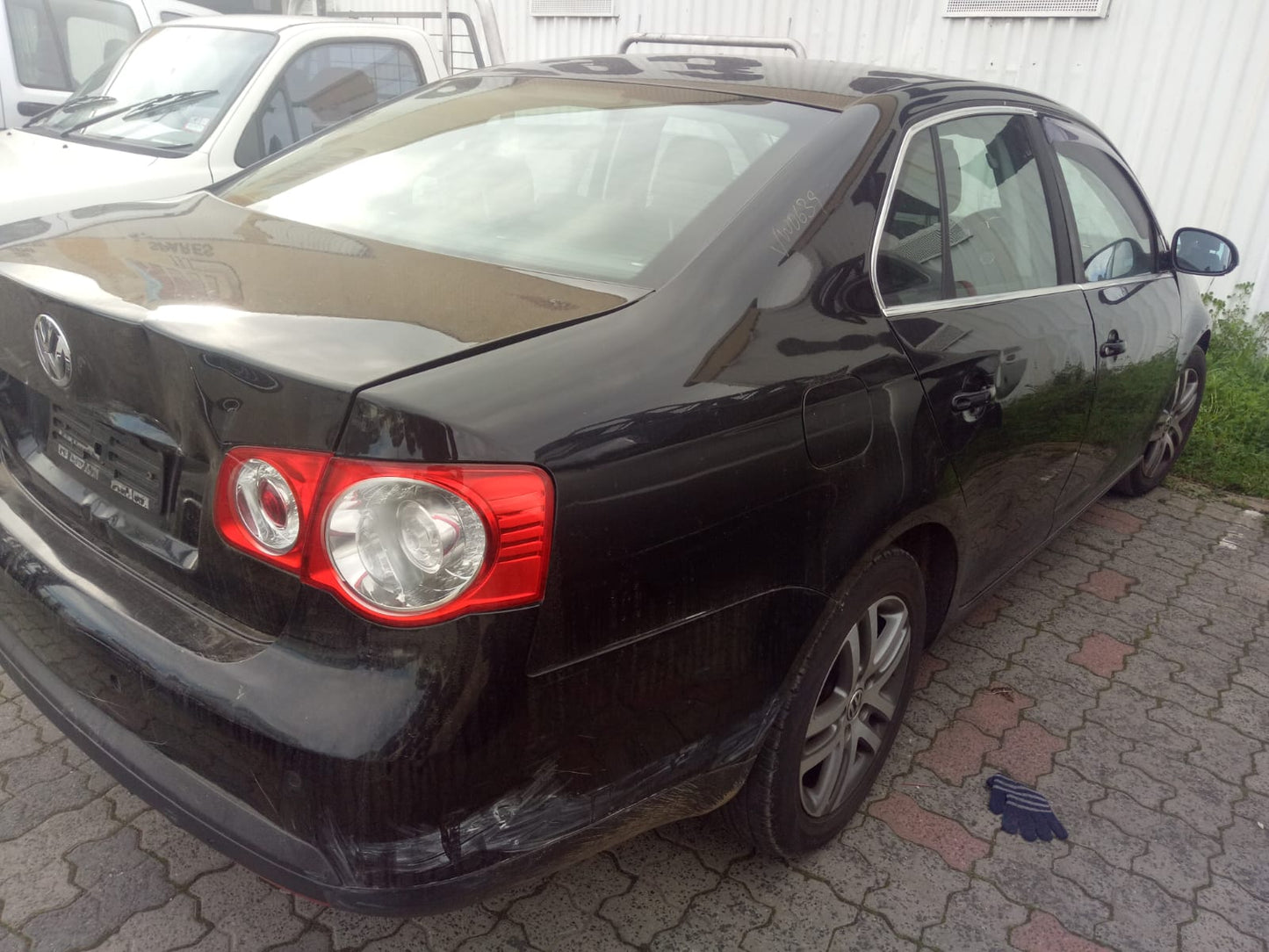 2008 VOLKSWAGEN JETTA 1KM, STD TYPE, CHROME REFLECTOR, 02/06-07/11 1K6941006Q RIGHT HEADLAMP