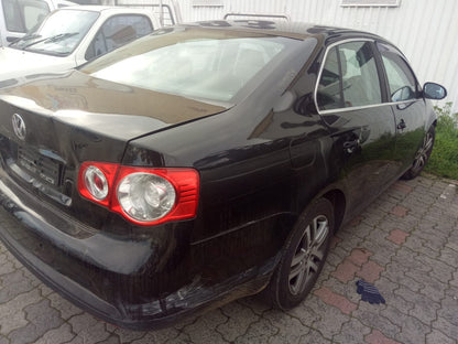2008 VOLKSWAGEN JETTA 1KM, STD TYPE, CHROME REFLECTOR, 02/06-07/11 1K6941006Q RIGHT HEADLAMP