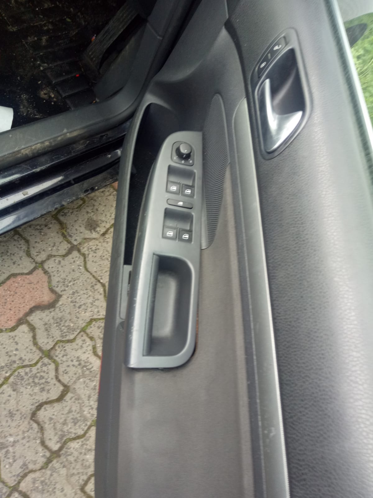 2008 VOLKSWAGEN JETTA 1KM, STD TYPE, CHROME REFLECTOR, 02/06-07/11 1K6941006Q RIGHT HEADLAMP