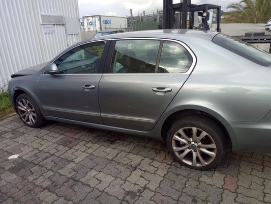 Wrecking 2012 SKODA SUPERB for Used Parts SK0651