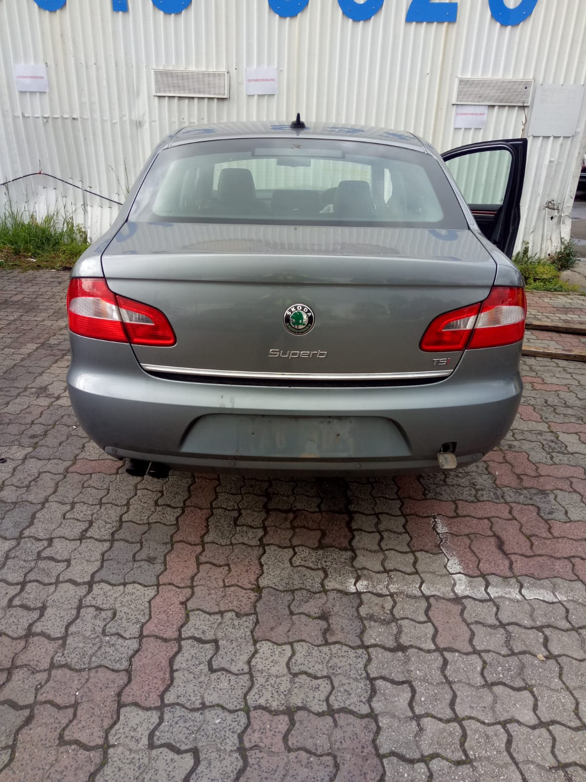 Wrecking 2012 SKODA SUPERB for Used Parts SK0651