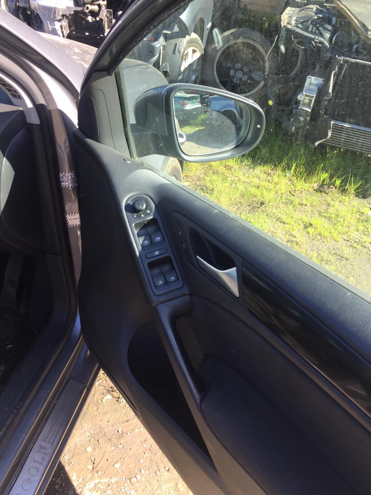 2012 VOLKSWAGEN GOLF GEN 6, HATCH, FRONT, W/ SUNROOF TYPE, GREY, 10/08-03/13 1K0867489 COURTESY LIGHT