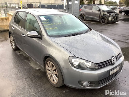 2012 VOLKSWAGEN GOLF GEN 6, HATCH, FRONT, W/ SUNROOF TYPE, GREY, 10/08-03/13 1K0867489 COURTESY LIGHT