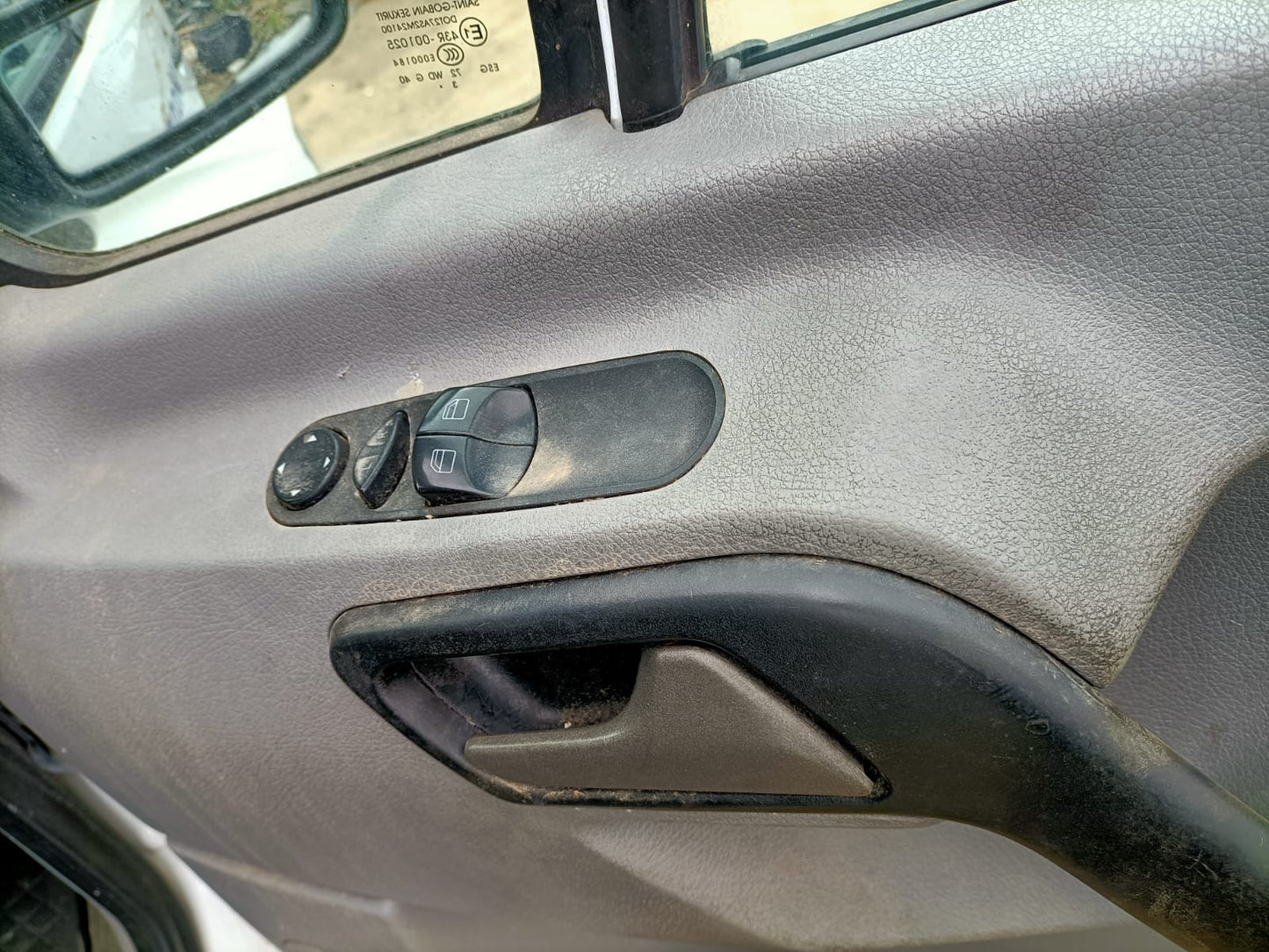 2014 MERCEDES SPRINTER NCV3, 10/13-04/18 A9068810201 RIGHT GUARD