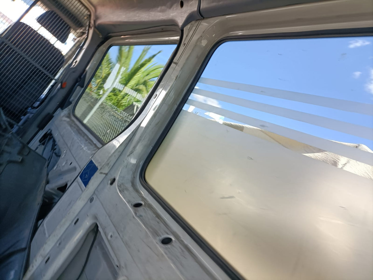 2012 VOLKSWAGEN CRAFTER RIGHT FRONT DOOR LOCK, 02/07-07/17 2E2837016B DOOR BOOT GATE LOCK