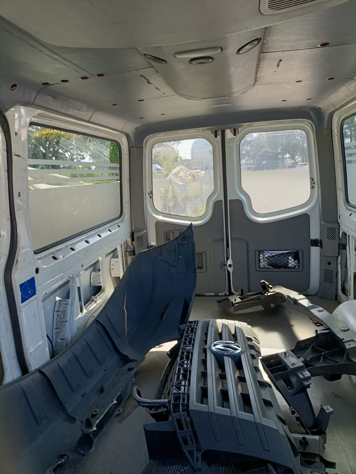 2012 VOLKSWAGEN CRAFTER RIGHT FRONT DOOR LOCK, 02/07-07/17 2E2837016B DOOR BOOT GATE LOCK