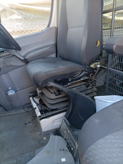 2012 VOLKSWAGEN CRAFTER RIGHT FRONT DOOR LOCK, 02/07-07/17 2E2837016B DOOR BOOT GATE LOCK