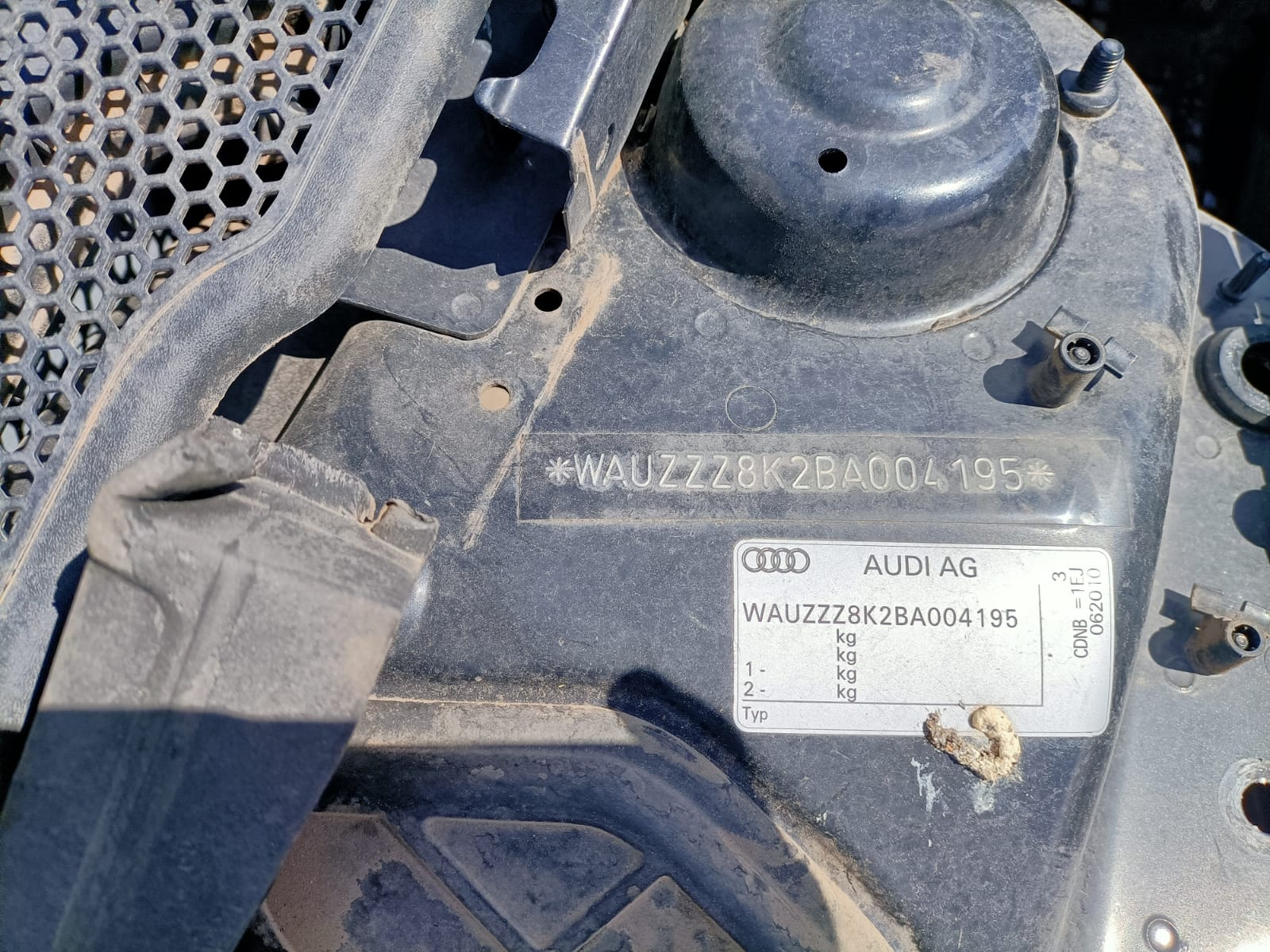 2010 AUDI A4 FRONT, W/ SUNROOF CONTROLS TYPE, BLACK, B8 8K, 04/08-06/12 8T0947111 COURTESY LIGHT