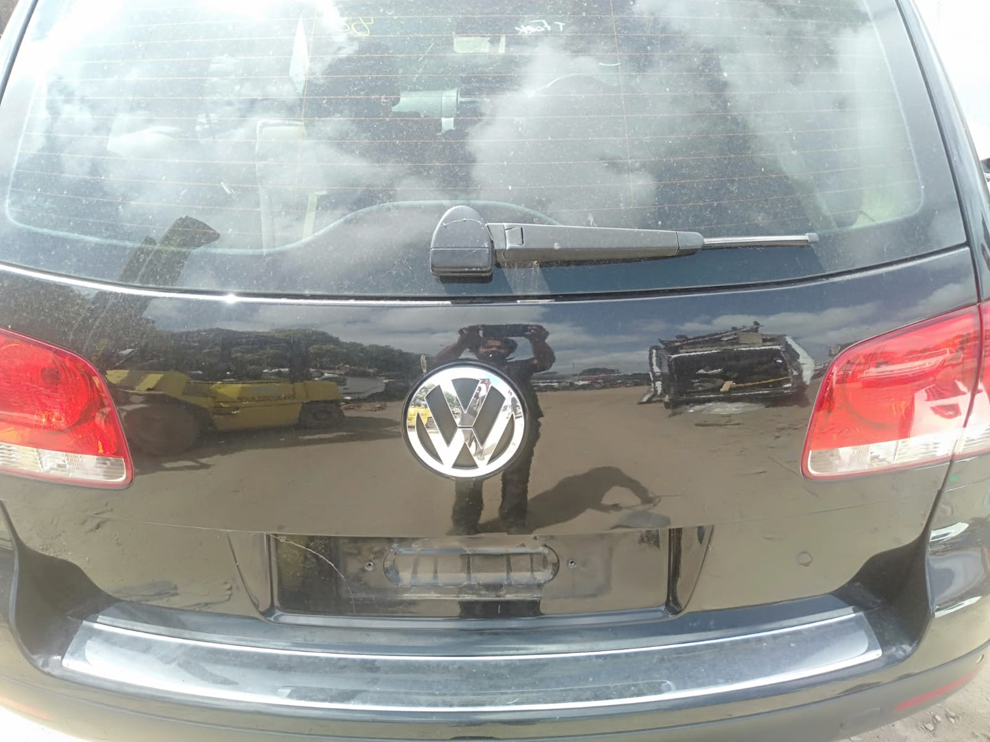 2007 VOLKSWAGEN TOUAREG 7L, W/ MOULD TYPE, 09/03-12/10 7L0833055M LEFT REAR DOOR SLIDING