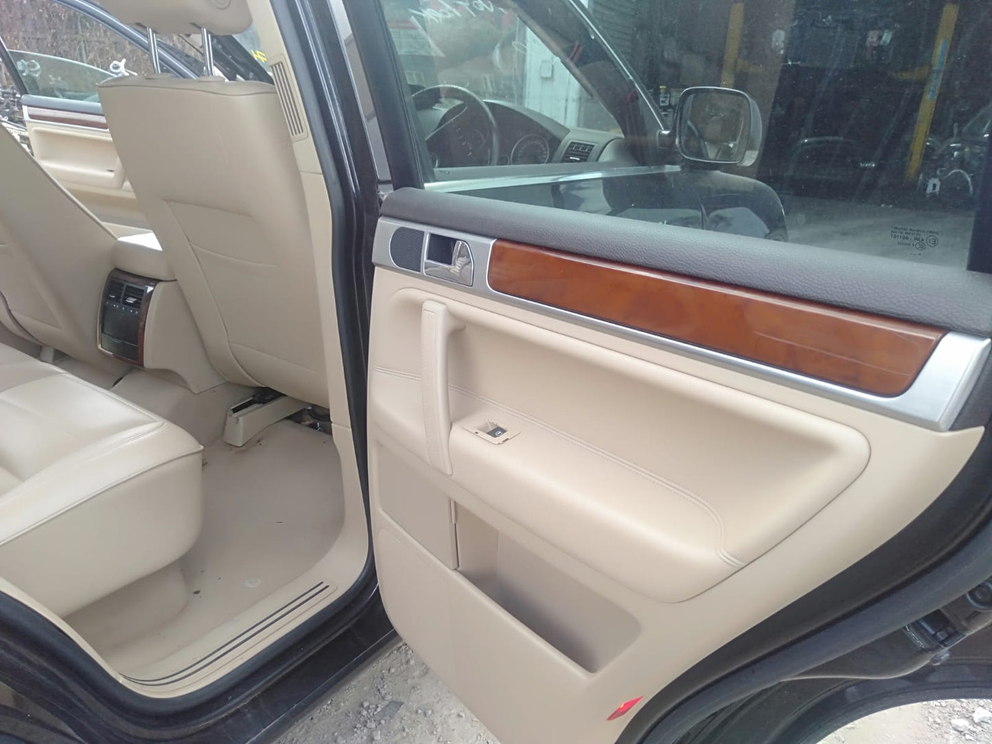 2007 VOLKSWAGEN TOUAREG 7L, W/ MOULD TYPE, 09/03-12/10 7L0833055M LEFT REAR DOOR SLIDING