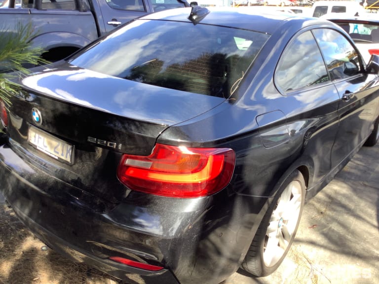 2016 BMW 2 SERIES F22/F23, SPORT, AUTO (LARGE 'P' BUTTON), P/N 61317950385, 01/14-07/21 61317950385 GEAR STICK SHIFTER