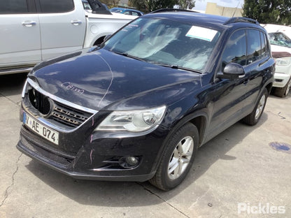 2011 VOLKSWAGEN TIGUAN LEFT FRONT DOOR LOCK, 5N, P/N 5N2837015C (6 PIN), 01/09-06/11  DOOR BOOT GATE LOCK