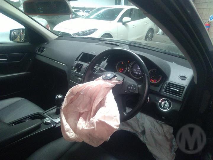 2011 MERCEDES C CLASS FRONT (CENTRE), W/ SUNROOF CONTROLS TYPE, BLACK, W204, 07/07-01/15 A2048208101 COURTESY LIGHT