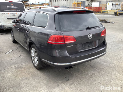 Wrecking 2011 VOLKSWAGEN PASSAT for Used Parts VW1179