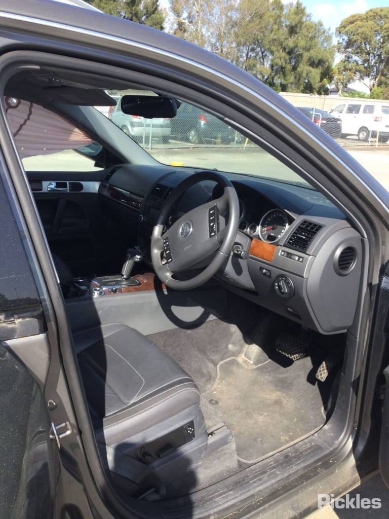 2010 VOLKSWAGEN TOUAREG FRONT, 3 BUTTONS BETWEEN DISPLAY, 7L, 09/03-12/10 7L6907040AL HEATER AC CONTROLS