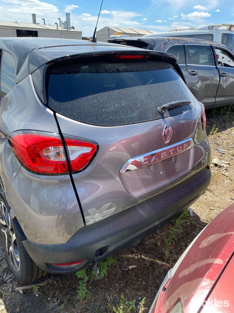 2016 RENAULT CAPTUR J87, 08/14-05/17 801008167R RIGHT FRONT DOOR