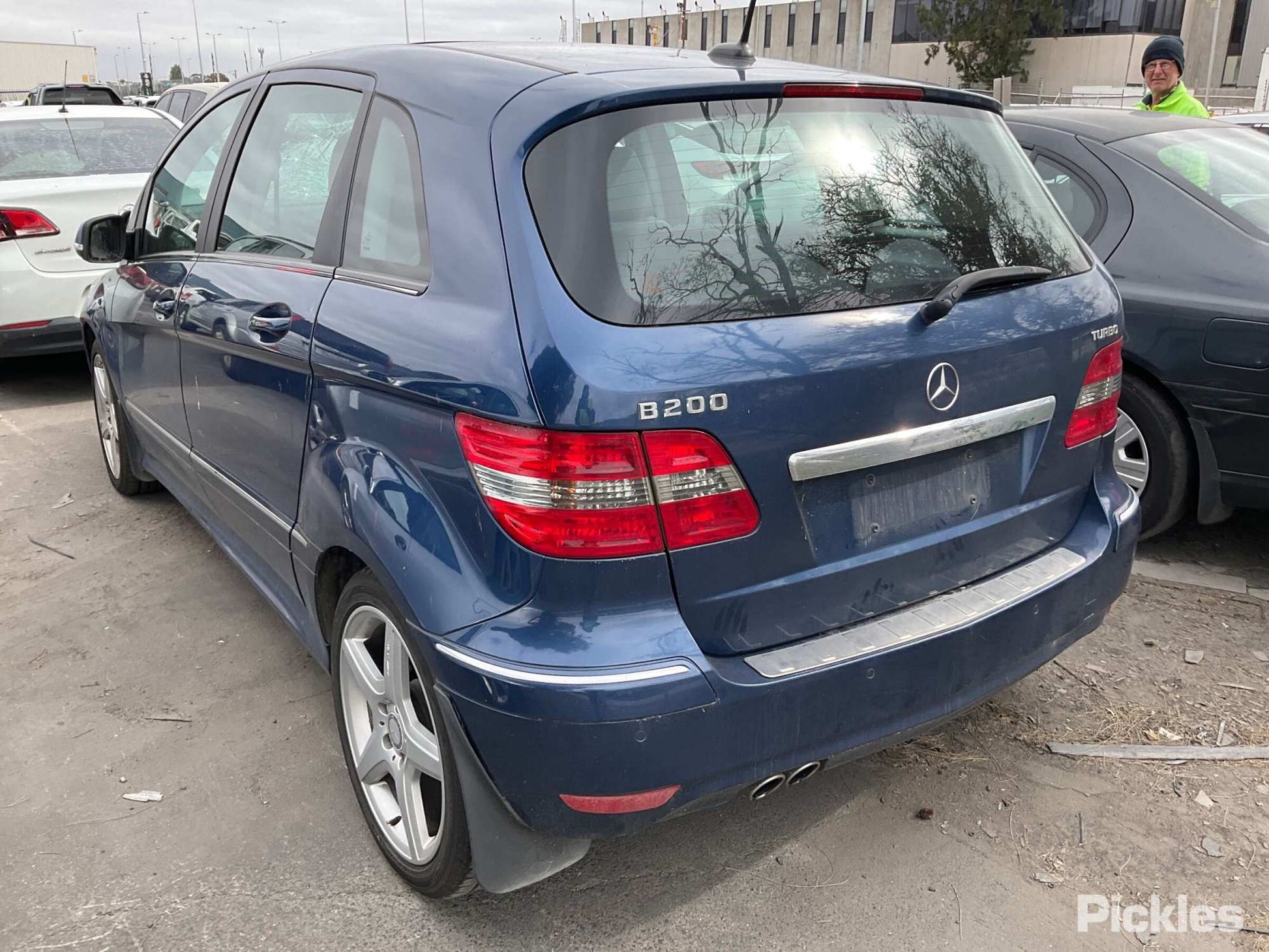 2011 MERCEDES B CLASS FRONT (CENTRE), W/ SUNROOF CONTROLS TYPE, W246, 12/11-02/19 A1698201523 COURTESY LIGHT