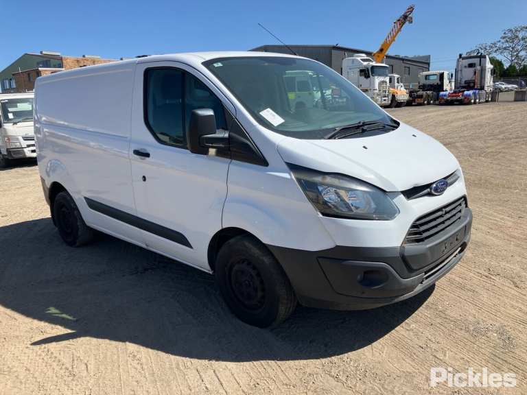 Wrecking 2017 FORD TRANSIT CUSTOM for Used Parts FO1508