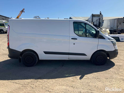 Wrecking 2017 FORD TRANSIT CUSTOM for Used Parts FO1508