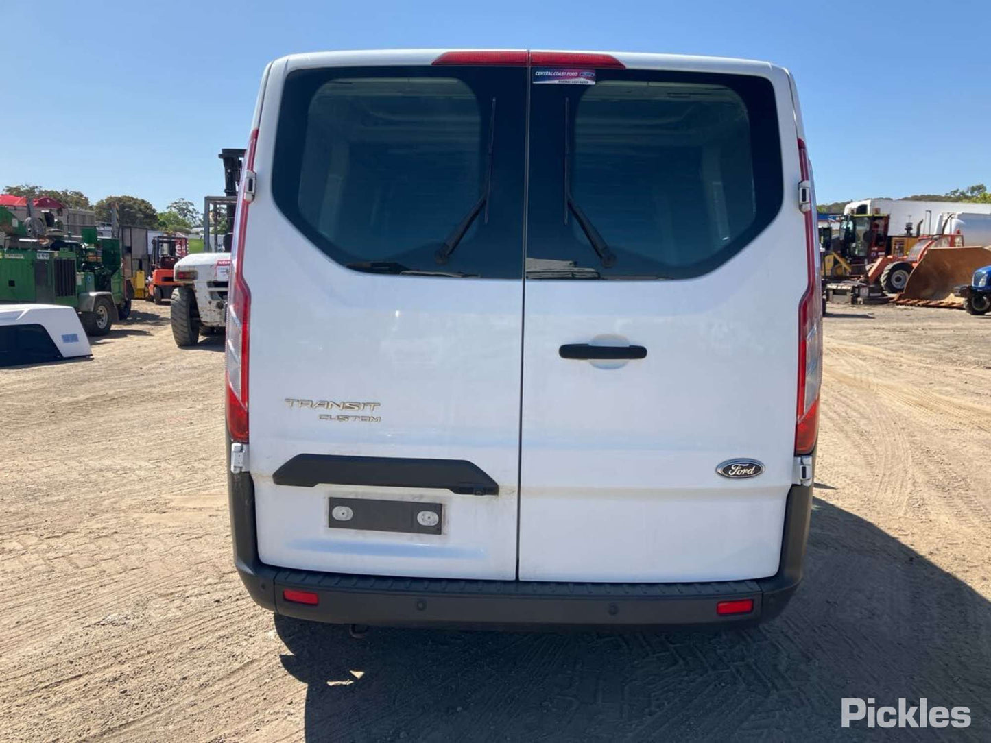 Wrecking 2017 FORD TRANSIT CUSTOM for Used Parts FO1508