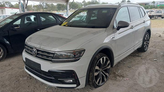 Wrecking 2019 VOLKSWAGEN TIGUAN for Used Parts VW1524