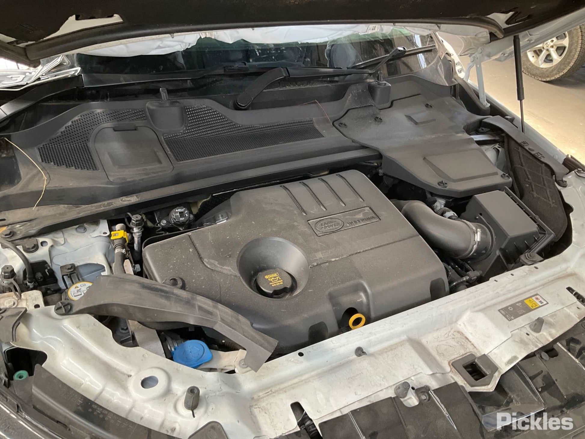 Wrecking 2019 LAND ROVER DISCOVERY SPORT for Used Parts LR1550