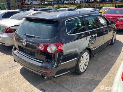 Wrecking 2010 VOLKSWAGEN PASSAT for Used Parts VW1551