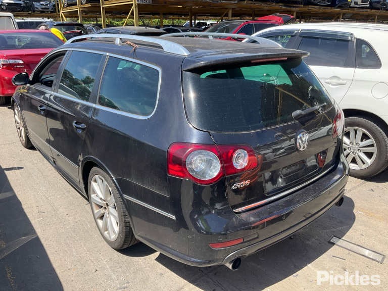 Wrecking 2010 VOLKSWAGEN PASSAT for Used Parts VW1551