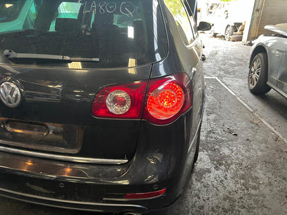 Wrecking 2010 VOLKSWAGEN PASSAT for Used Parts VW1551
