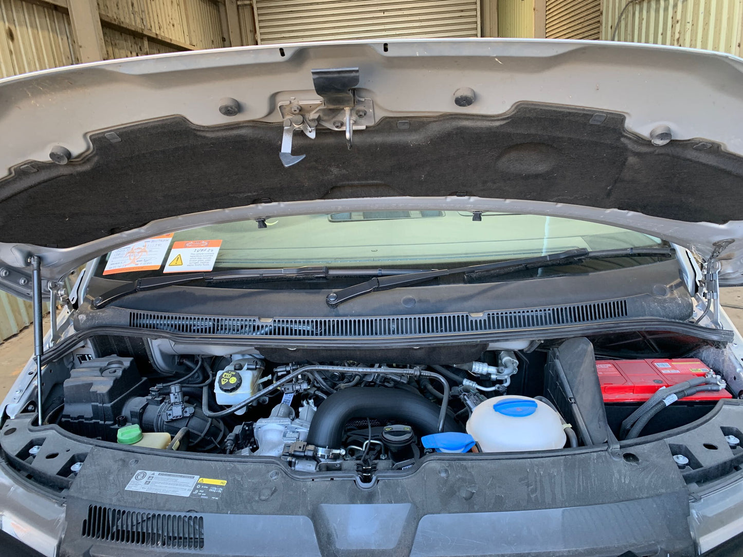 2015 VOLKSWAGEN TRANSPORTER T6, SLIDING DOOR POWER LATCHING MOTOR, RH SIDE, 07/15-  DOOR HINGE RUNNER