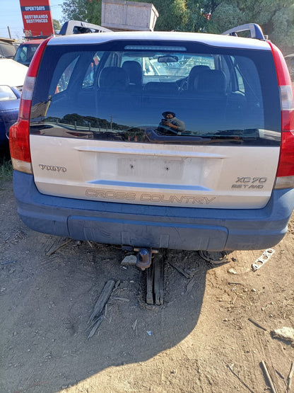 2003 VOLVO XC70 NON H/LAMP WASHERS TYPE, 04/03-09/04  9190896 FRONT BUMPER