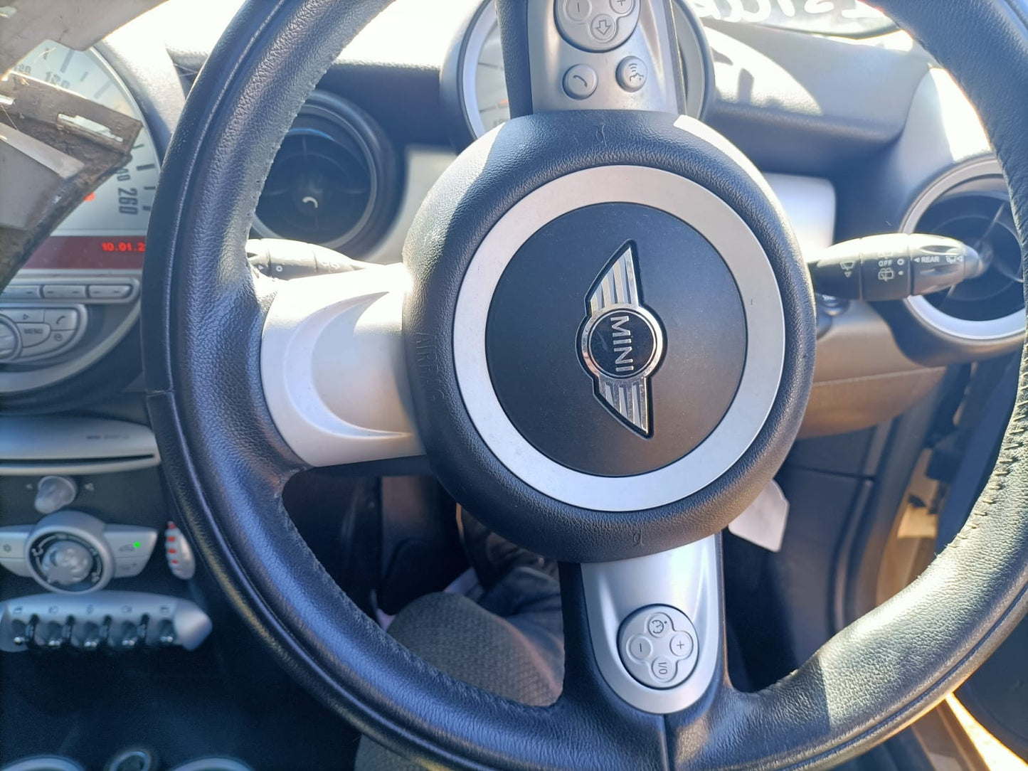 2009 MINI COOPER R55/R56/R57, 03/07-05/15 41352754726 RIGHT GUARD