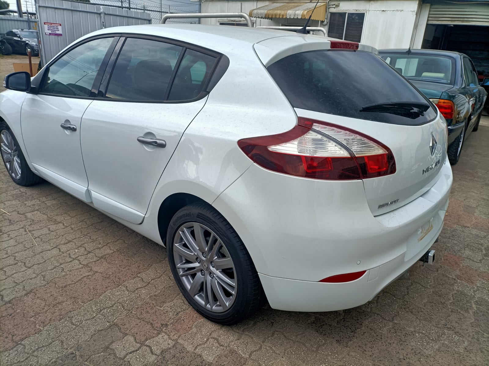 2016 RENAULT MEGANE RIGHT FRONT DOOR LOCK, X32/B95/K95, 5DR HATCH/WAGON, P/N 805020001R, 09/10-05/16 805020001R DOOR BOOT GATE LOCK