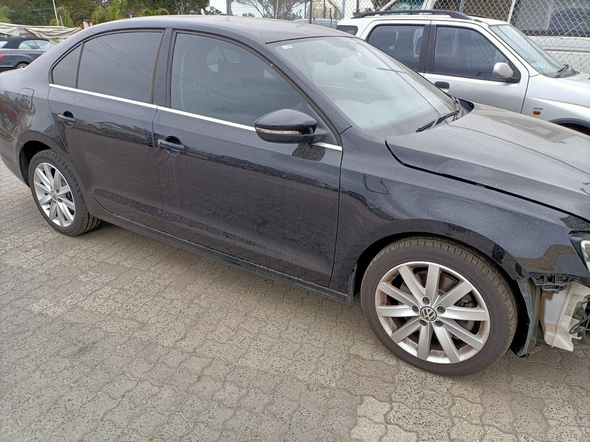 2013 VOLKSWAGEN JETTA 1B, 02/11-12/17 5C6831055B LEFT FRONT DOOR