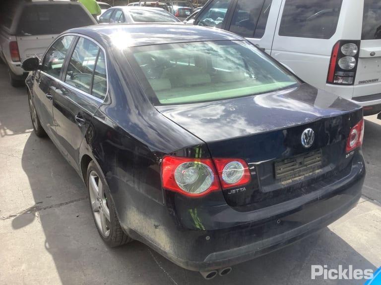 2010 VOLKSWAGEN JETTA REINFORCEMENT, 1KM, 02/06-07/11  F BAR REINFORC BRACK