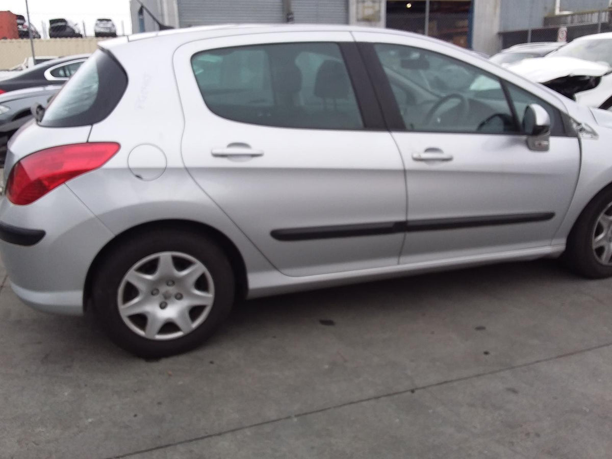 2009 PEUGEOT 308 LEFT FRONT DOOR LOCK, T7, HATCH/WAGON, 09/07-12/13  DOOR BOOT GATE LOCK