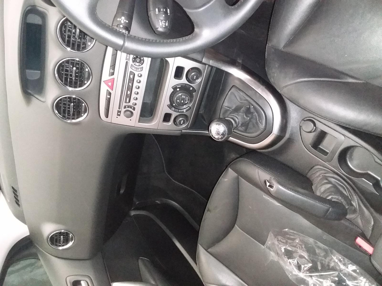 2011 PEUGEOT 308 T7, 09/07-01/14 151899 FUEL DOOR FILLER