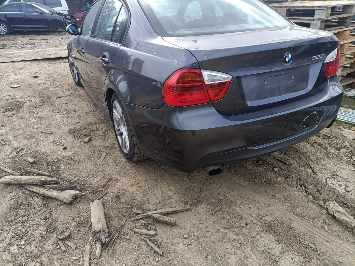 2006 BMW 3 SERIES E90/E91, SEDAN/WAGON, STD TYPE, 03/05-04/12 41357135679 LEFT GUARD