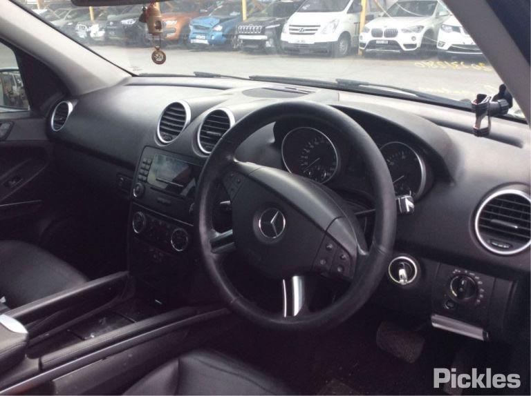 2005 MERCEDES M CLASS W164, 09/05-12/11 A1648201385 COURTESY LIGHT